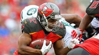 Parents allege excessive force in death of ex-RB Doug Martin (NFL). Photo by Aaron Doster-Imagn Images