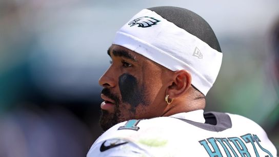 Eagles QB Jalen Hurts has blood clots in lungs, out for season (NFL)