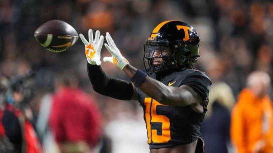 Tennessee S Edrees Farooq (knee) ruled out for season (College Football)