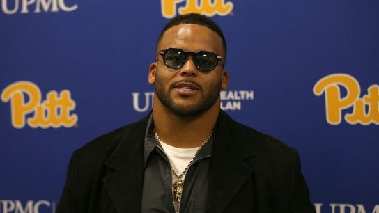 Rams coach: No 'invisible deadline' on Aaron Donald decision (NFL)