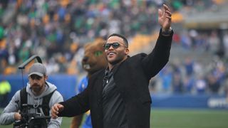 Sean McVay says Aaron Donald still weighing Rams comeback (NFL). Photo by Michael Longo / USA TODAY NETWORK via Imagn Images