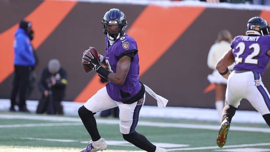 Lamar Jackson hits practice field, Ravens like chances of return (NFL)