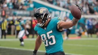 Reports: Jags agree on 3-year, $48M deal with TE Brenton Strange (NFL). Photo by Travis Register-Imagn Images