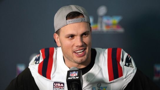 Patriots sign TE Hunter Henry to 2-year, $16M extension (NFL). Photo by Darren Yamashita-Imagn Images