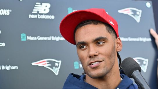 Robert Kraft: Patriots offered CB Christian Gonzalez record-setting deal (NFL). Photo by Eric Canha-Imagn Images