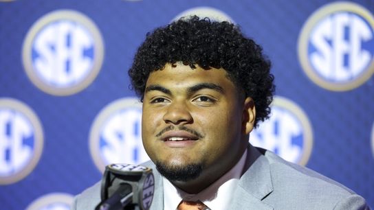 Report: Texas LT Trevor Goosby nursing bone bruise on knee (College Football)