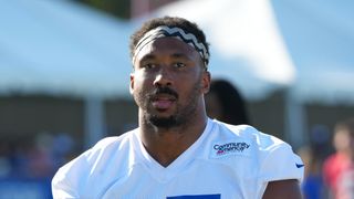 Myles Garrett says he won't influence Aaron Donald's decision (NFL). Photo by Kirby Lee-Imagn Images