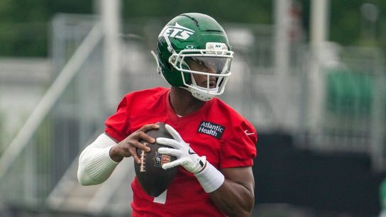 Jets QB Geno Smith day-to-day after missing start (NFL). Photo by Julian Leshay Guadalupe/NorthJersey.com / USA TODAY NETWORK via Imagn Images