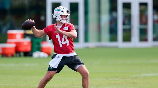 Reports: Dolphins trade QB Quinn Ewers to Jaguars (NFL)