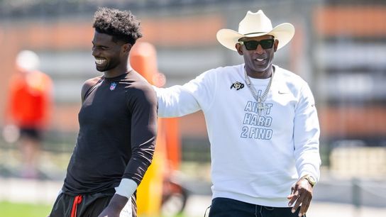 All-Pro dad: With Deion present, Shedeur Sanders runs Browns' offense (NFL)