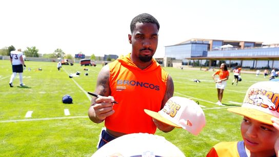 Broncos coach: WR Jaylen Waddle (leg) out 4-5 days (NFL). Photo by Ron Chenoy-Imagn Images