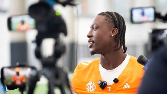 Reports: True freshman Faizon Brandon wins Vols' QB job (College Football)