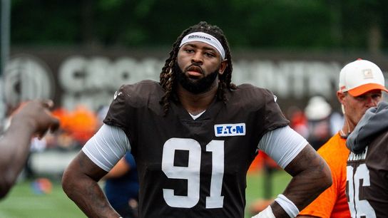 Browns place DE Alex Wright on IR, add Derek Barnett (NFL)