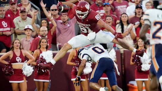 John Mateer (3 TDs), No. 10 Oklahoma crush UTEP 51-0 (College Football)