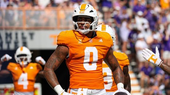 Tennessee loses top TE Ethan Davis (ACL) for season (College Football). Photo by Randy Sartin-Imagn Images