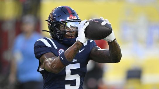 Reports: Ole Miss RB Kewan Lacy leaves game vs. Louisville with leg bruise (College Football)