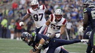Seahawks GM: Sam Darnold avoided fractured hip, timeline TBD (NFL). Photo by Joe Nicholson-Imagn Images