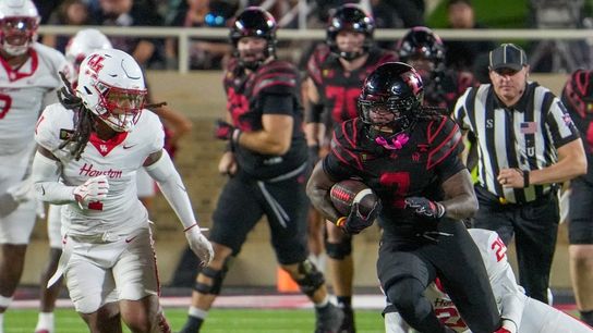 Top 25 roundup: No. 13 Texas Tech holds off No. 22 Houston (College Football). Photo by Nathan Giese