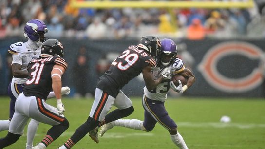 Vikings stifle Bears, who lose Caleb Williams to injury (NFL). Photo by Patrick Gorski