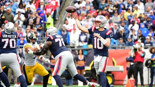 Elijah Ponder defensive touchdown puts capper on Patriots' win over Steelers (NFL). Photo by Bob DeChiara