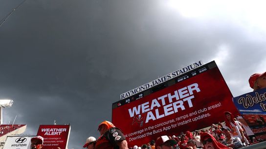 Lightning suspends Bucs-Browns at 2-minute warning (NFL). Photo by Nathan Ray Seebeck