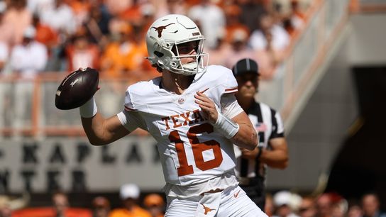 No. 1 Texas holds off No. 14 Tennessee despite Vols' furious comeback (College Football). Photo by Randy Sartin