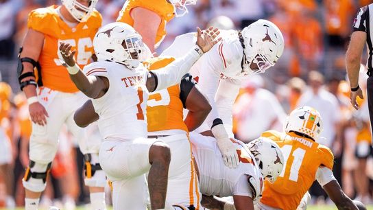 Top 25 roundup: No. 1 Texas holds off No. 14 Tennessee (College Football)