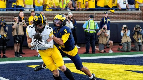 No. 17 Iowa stuns No. 18 Michigan on game's final play (College Football)
