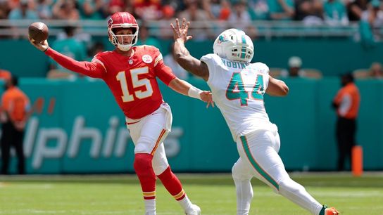 Kenneth Walker III scores twice as Chiefs control Dolphins (NFL). Photo by Sam Navarro-Imagn Images