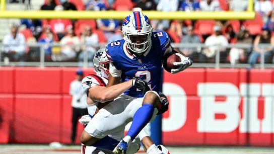 Bills lose WR DJ Moore (shoulder), NT Ed Oliver (knee) against Pats (NFL)