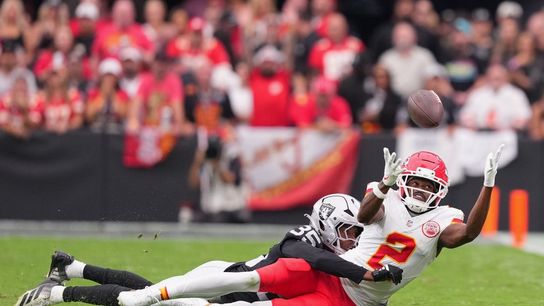 Chiefs improve to 4-0 with tight win over Raiders (NFL)