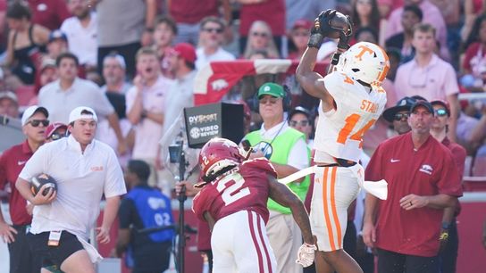 No. 15 Tennessee scores late to hold off Arkansas’ upset bid (College Football)