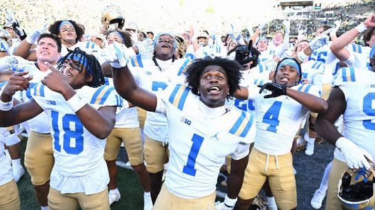 No. 21 UCLA snuffs late 2-point try for rare win at No. 13 Oregon (College Football)