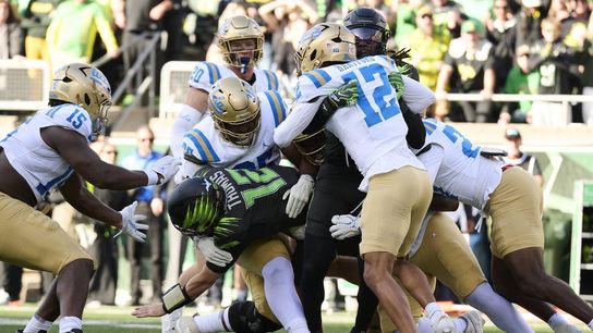 Big Ten: Officials gave Oregon incorrect spot on conversion try in loss to UCLA (College Football)