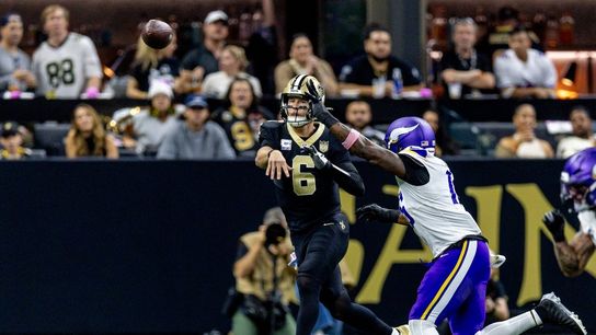 Vikings remain undefeated, defense dominates Saints (NFL). Photo by Stephen Lew