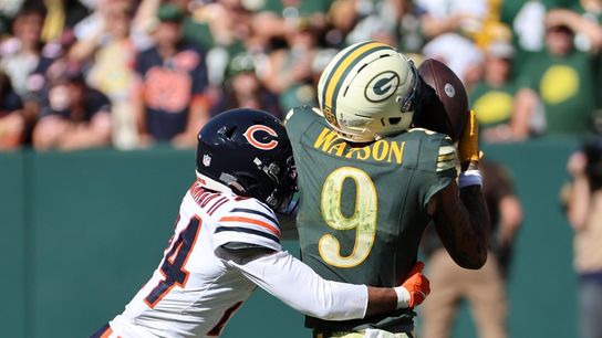 Jordan Love airs it out as Packers rout rival Bears (NFL). Photo by Mike Dinovo