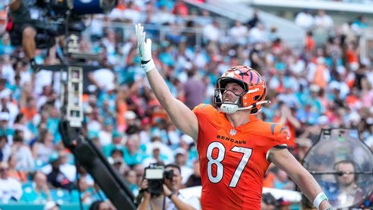 Joe Burrow throws 4 TDs, Bengals hold off Dolphins (NFL). Photo by Sam Greene