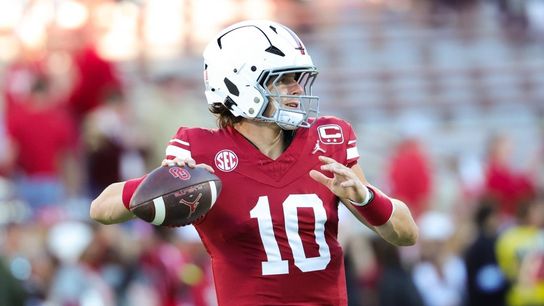 Oklahoma sticking with QB John Mateer despite turnovers (College Football). Photo by Kevin Jairaj