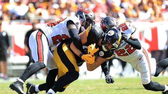 Aaron Rodgers delivers another comeback as Steelers beat Bucs in OT (NFL). Photo by Kim Klement Neitzel