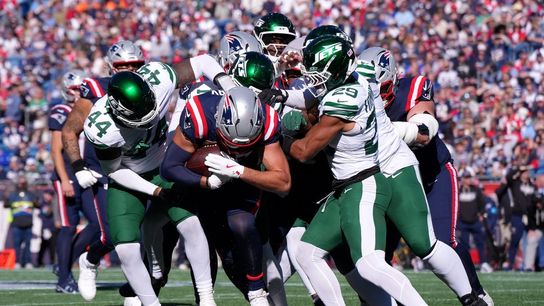 Drake Maye throws 3 TD passes to get Patriots past Jets 26-19 (NFL). Photo by David Butler II