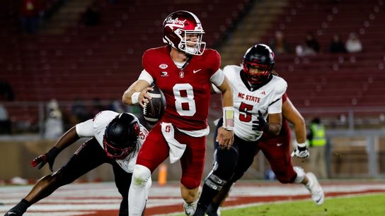 Davis Warren (4 TDs), Stanford fend off late NC State rally (College Football). Photo by Sergio Estrada