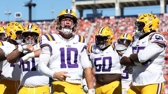 No. 18 LSU, Sam Leavitt annihilate Auburn (College Football)