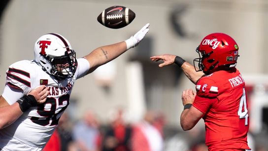 JC French IV throws for 4 scores as Cincinnati stuns No. 8 Texas Tech (College Football)