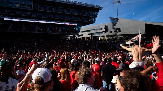 Top 25 roundup: Cincinnati shocks No. 8 Texas Tech; No. 1 Miami rolls (College Football)