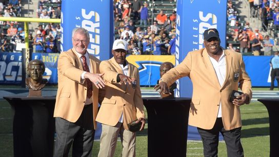 Pro Football Hall of Fame DE Dean dies (NFL)