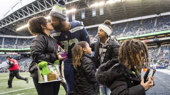 Michael Bennett retires after 11 NFL seasons (NFL)