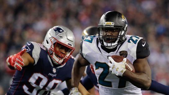 Reports: Bucs land Fournette on one-year deal (NFL)