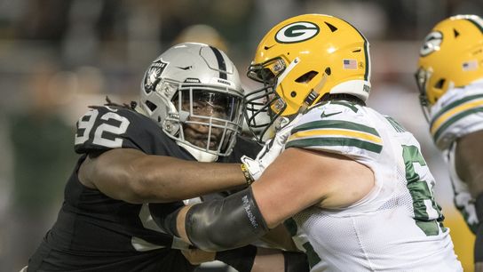 Report: Vikings acquire DT Hall from Raiders (NFL)