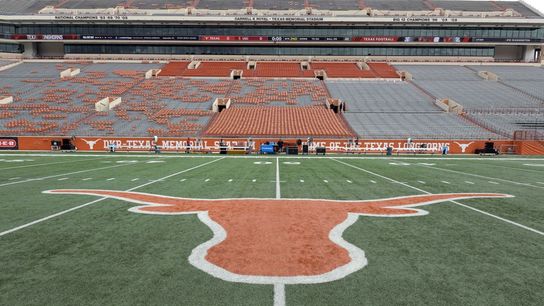 Former NFL S Michael Huff donates food to weary Texas residents (NFL)
