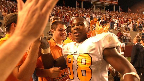 Former NFL player Parys Haralson, 37, dies (NFL)
